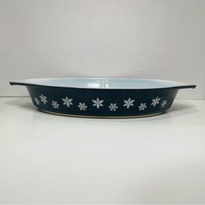 Vintage Pyrex Divided Dish Black & White Snowflakes Pattern 1 1/2 Quart